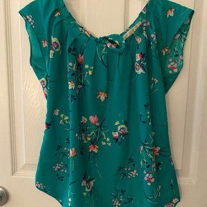 Scoopneck pleated blouse